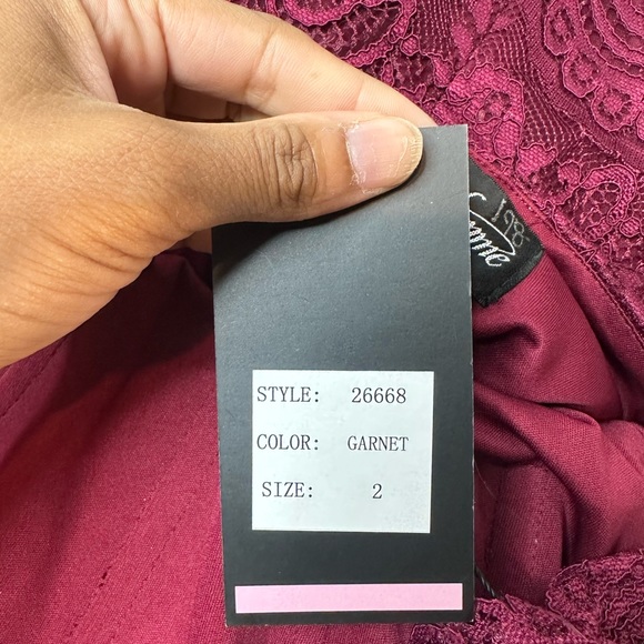 La Femme Long Bell-Sleeved Lace Homecoming Dress Size 2 NWT - Picture 9 of 9